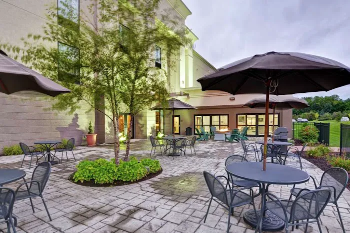 Hampton Inn & Suites New Hartford 4