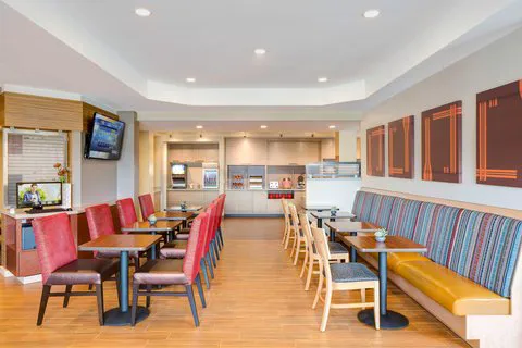 TownePlace Suites New Hartford 4
