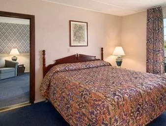 Ramada New Hartford 4