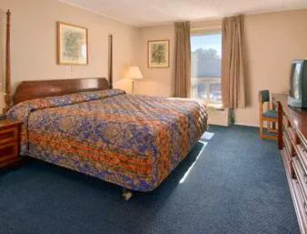 Ramada New Hartford 4
