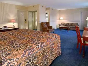Ramada New Hartford 4