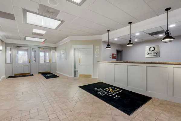 Quality Inn & Suites New Hartford - Utica 4
