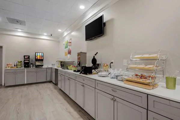 Quality Inn & Suites New Hartford - Utica 4
