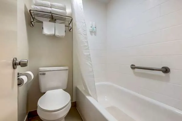 Quality Inn & Suites New Hartford - Utica 4