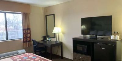 Super 8 by Wyndham Liverpool/Clay/Syracuse Area