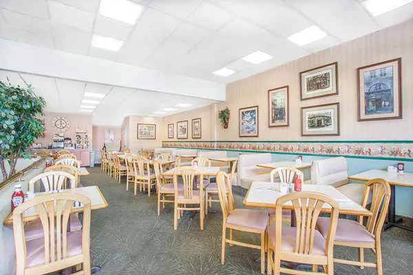 Howard Johnson by Wyndham Atlantic City 4
