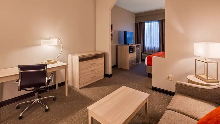 Best Western Plus New Cumberland Inn & Suites 4