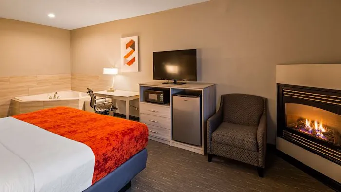 Best Western Plus New Cumberland Inn & Suites 4