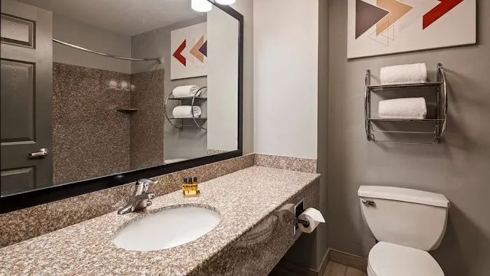 Best Western Plus New Cumberland Inn & Suites 4