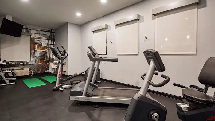 Best Western Plus New Cumberland Inn & Suites 4