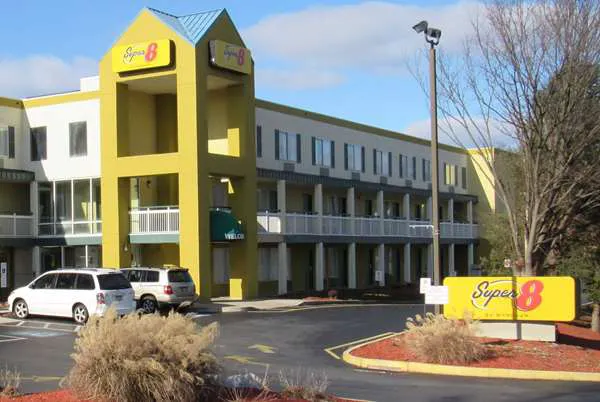 Super 8 by Wyndham New Cumberland 4