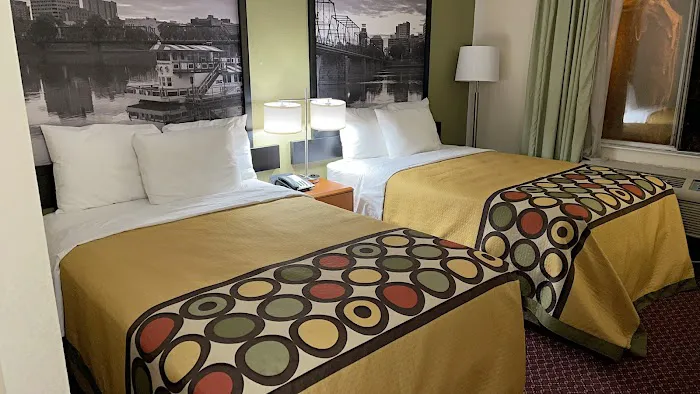 Super 8 by Wyndham New Cumberland 4
