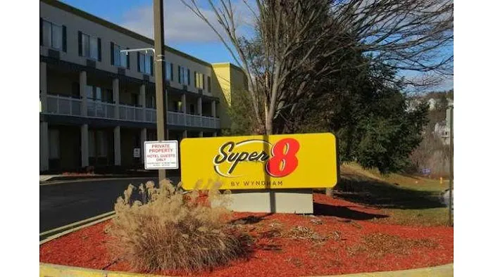 Super 8 by Wyndham New Cumberland 4