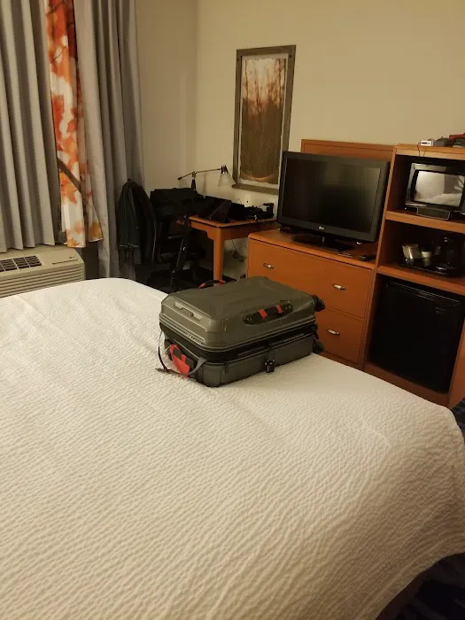 Fairfield Inn & Suites by Marriott Harrisburg West 4