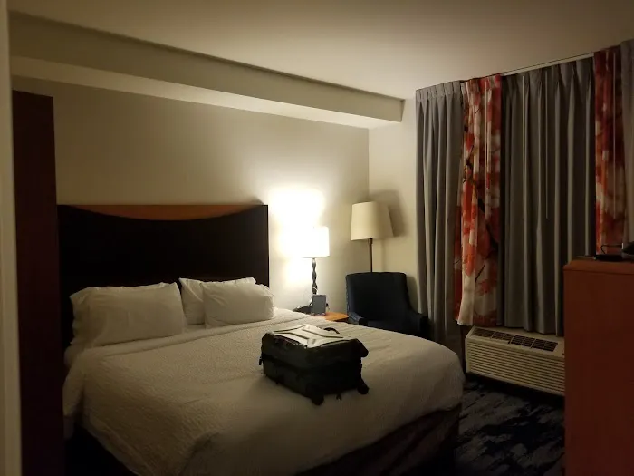 Fairfield Inn & Suites by Marriott Harrisburg West 4