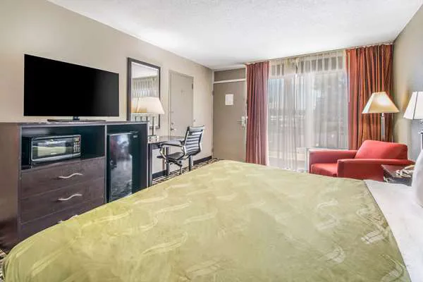 Quality Inn & Suites 4