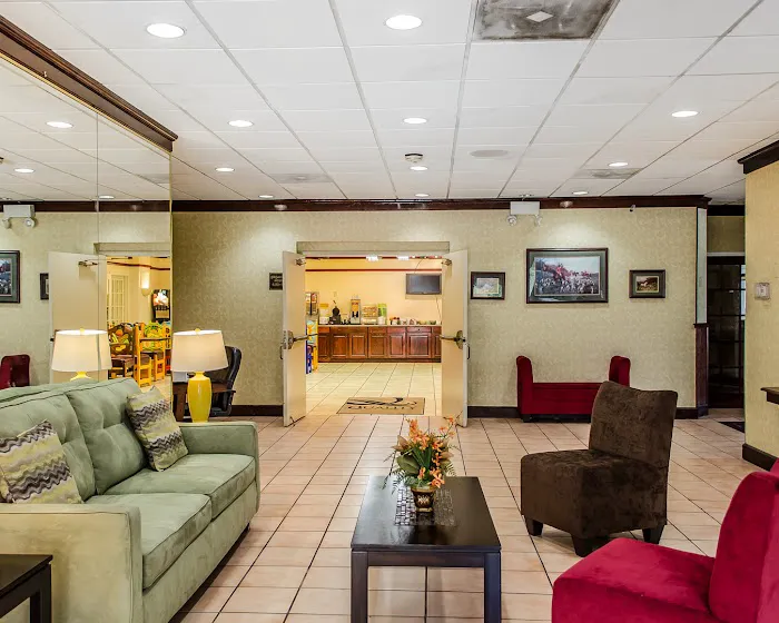 Quality Inn & Suites 4