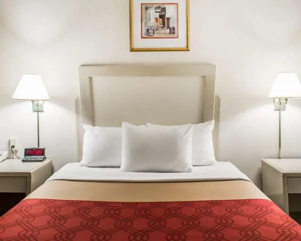 Econo Lodge Drums 4