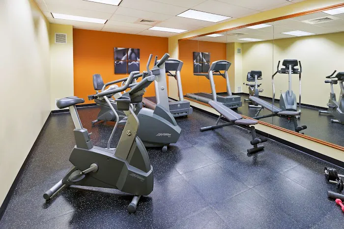 Country Inn & Suites by Radisson, Lewisburg, PA 4