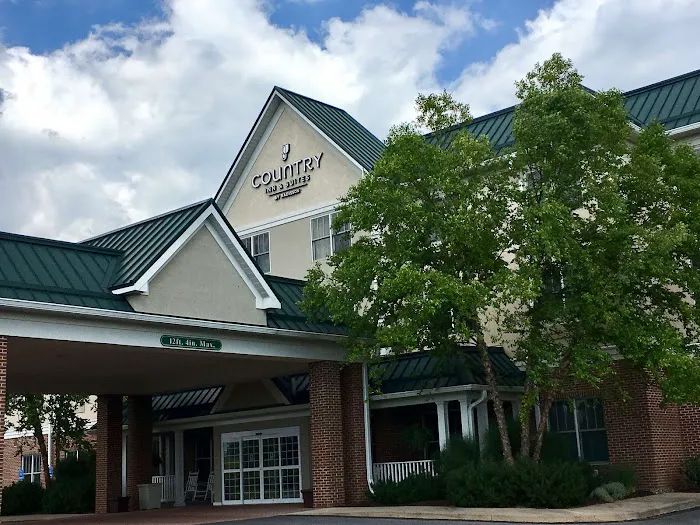 Country Inn & Suites by Radisson, Lewisburg, PA 4