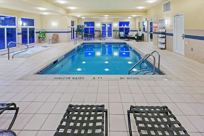 Country Inn & Suites by Radisson, Lewisburg, PA 4