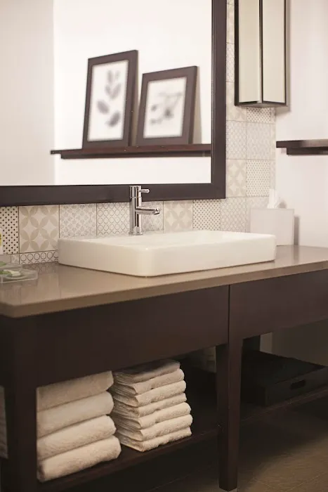 Country Inn & Suites by Radisson, Lewisburg, PA 4