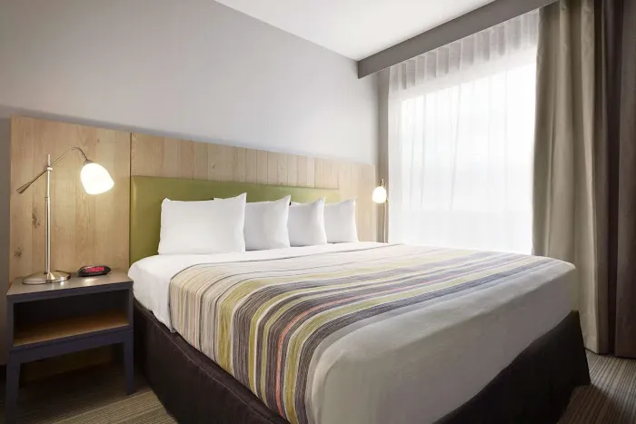 Country Inn & Suites by Radisson, Lewisburg, PA 4