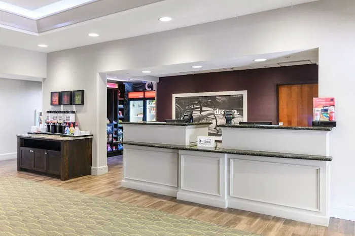 Hampton Inn & Suites Hartford-Manchester 4