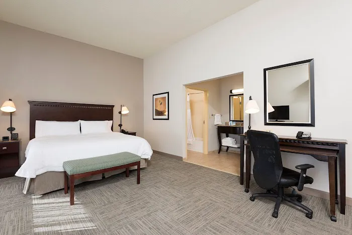 Hampton Inn & Suites Hartford-Manchester 4