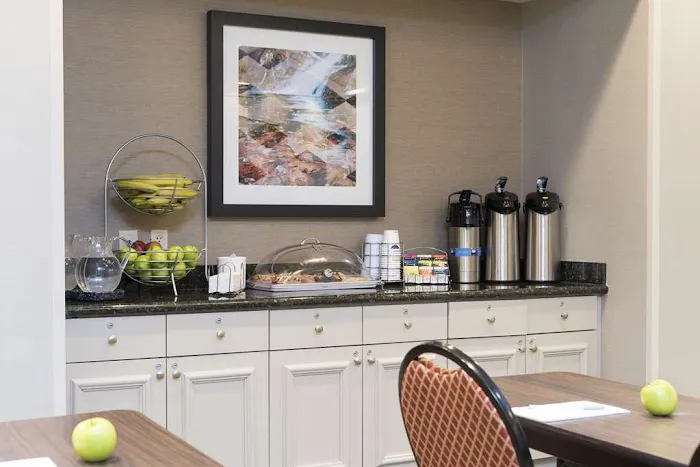 Hampton Inn & Suites Hartford-Manchester 4