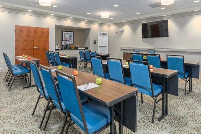 Hampton Inn & Suites Hartford-Manchester 4