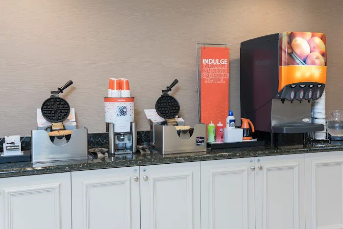 Hampton Inn & Suites Hartford-Manchester 4