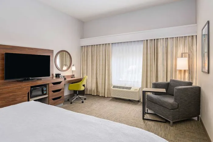 Hampton Inn & Suites Hartford-Manchester 4