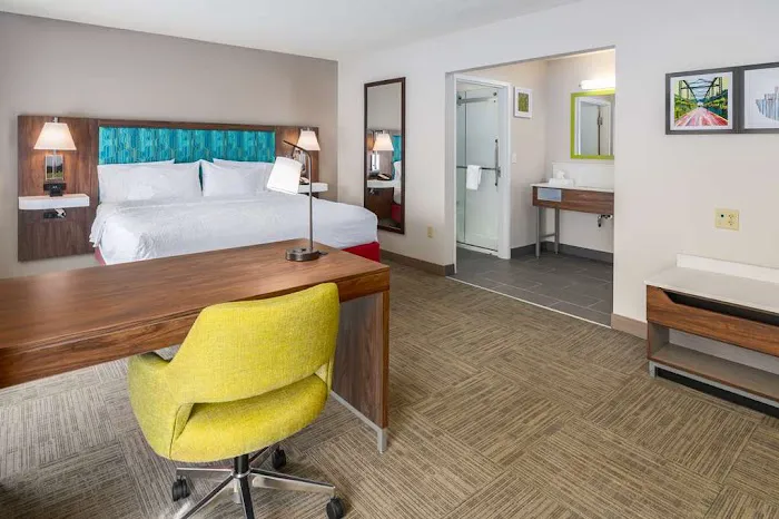 Hampton Inn & Suites Hartford-Manchester 4