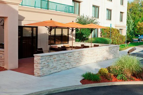 Courtyard Albany Thruway 4