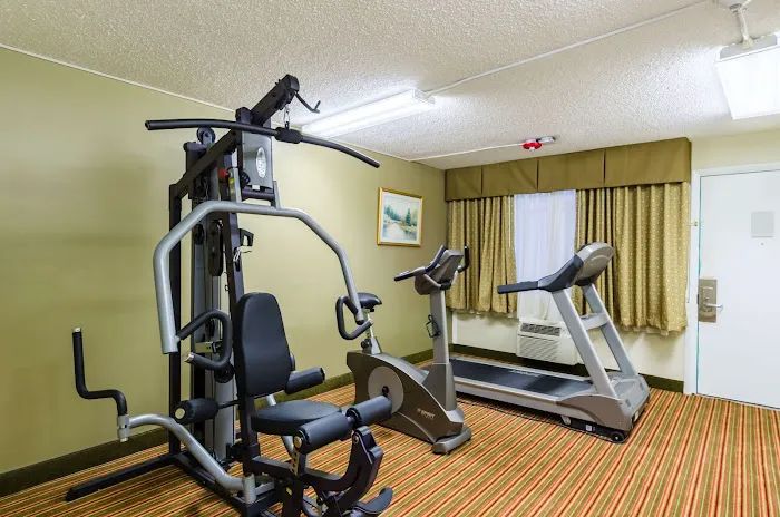 Econo Lodge 4