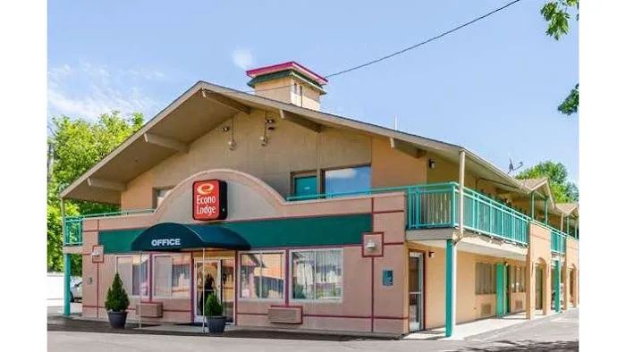 Econo Lodge 4