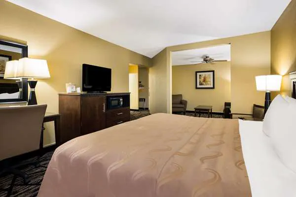 Quality Inn & Suites Fairgrounds 4