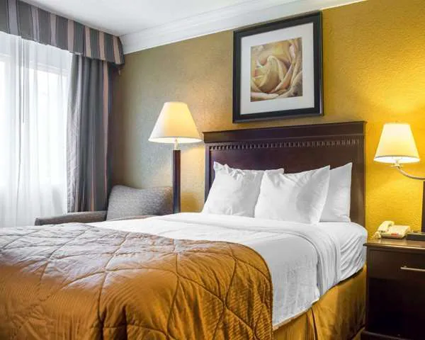 Quality Inn & Suites Fairgrounds 4
