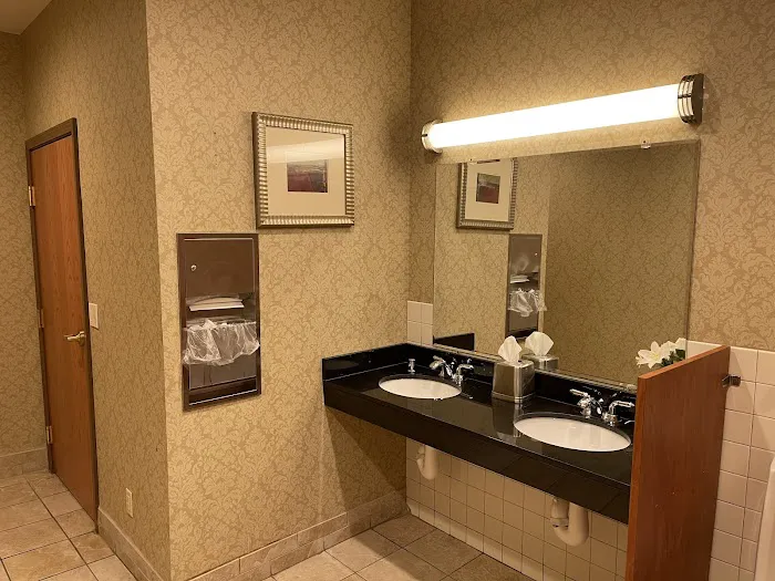 Holiday Inn Express Syracuse-Fairgrounds, an IHG Hotel 4