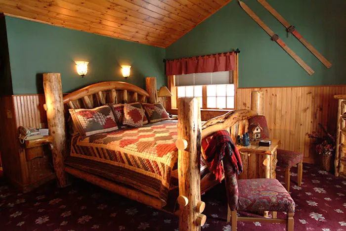 Boathouse Waterfront Lodging 4