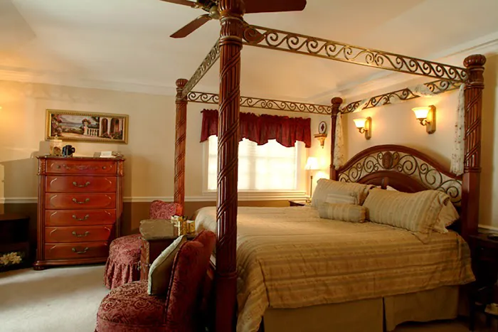 Boathouse Waterfront Lodging 4