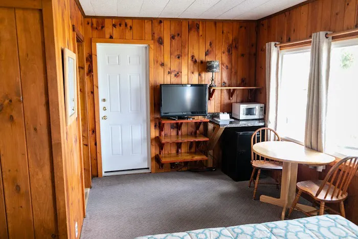 Golden Sands Resort NOW Waters Edge Lodge on Lake George 4