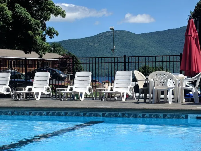 Flamingo Resort On Lake George 4