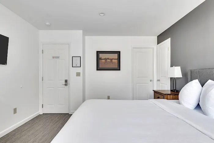 The Inn of Lake George 4