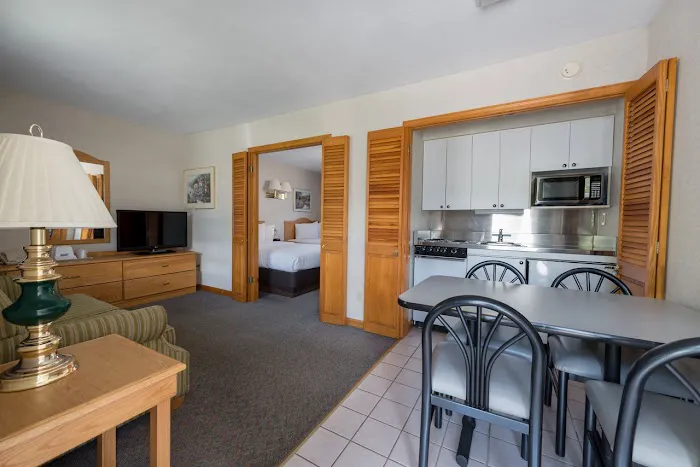 Americas Best Value Inn & Suites 4