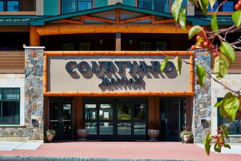 Courtyard Lake George 4