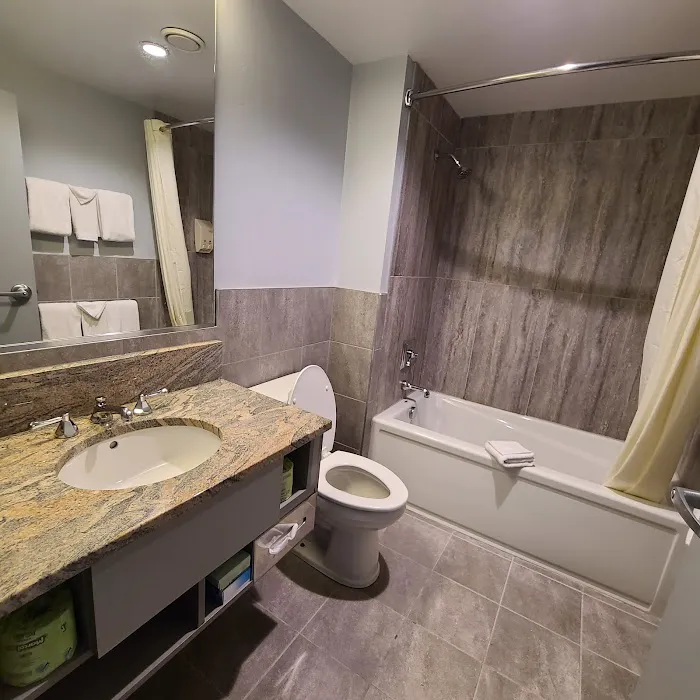 Surfside On The Lake Hotel & Suites 4
