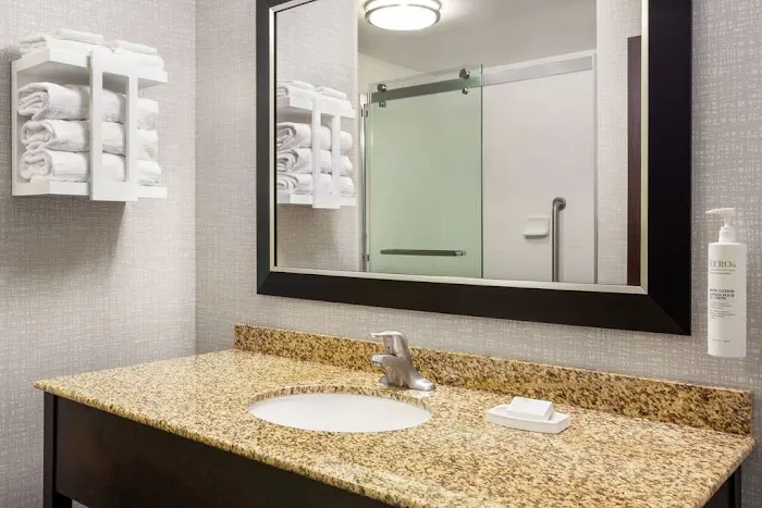 Hampton Inn & Suites York South 4