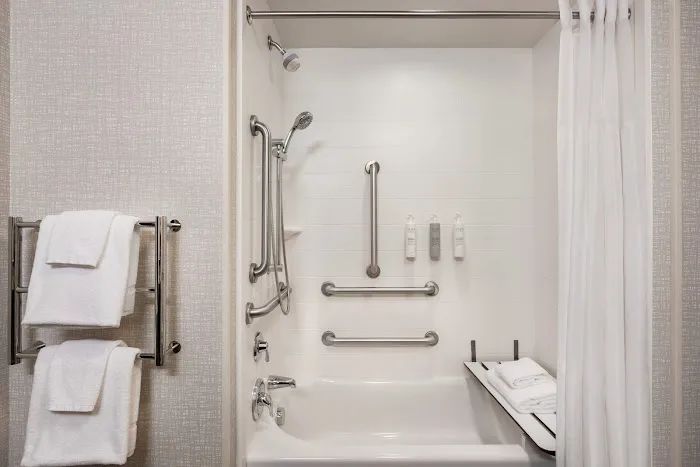 Hampton Inn & Suites York South 4
